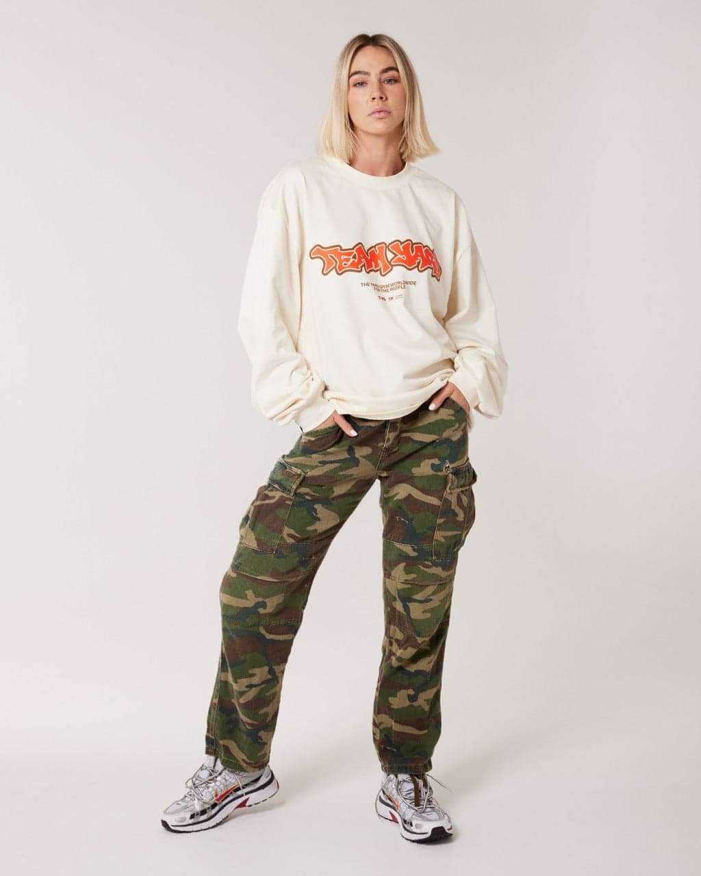Team Yard Longsleeve - Ecru.